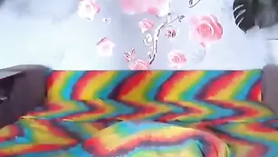 Классная блонда MaximaDiva показывает сиси и писю