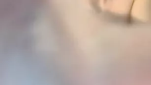 Зачетная стерлядь MalenaXXX тискает влагалище пальчиками