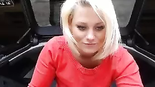 jesydiamond хлюпает своей киской