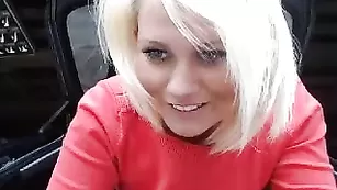 jesydiamond хлюпает своей киской
