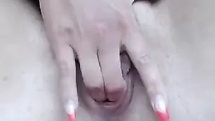 jesydiamond хлюпает своей киской