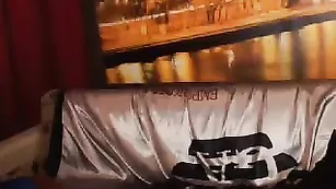 Знойная барышня Мelisahot9 ласкает бритую пизду