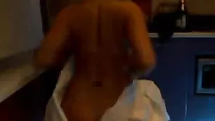 Зажигательная соска Miumiu хулиганит ночью