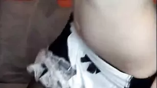 Шикарная барышня BigBreastElly облизывает резиновый пенис