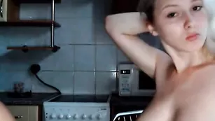 Сисястая русская чикса Redstars танцует с подругой