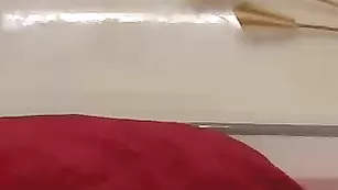 Аппетитная шкура JollieJ шлепает себя по большой попке