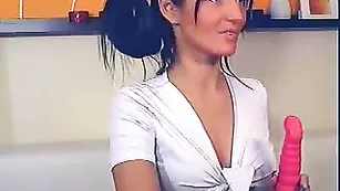 Жаркая путана Crystal Milan смачно трахает очко