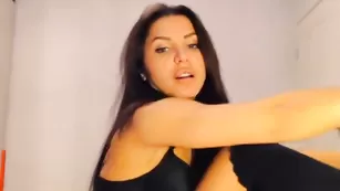 Сексуальная Eva снимает трусики и не только
