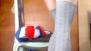 Мокрая девочка Elisa_Death скачет на страпоне