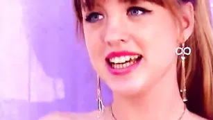 Смазливая телочка SweetestLina ласкает натуральные сиськи