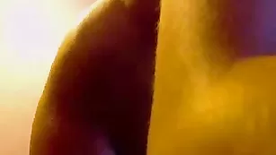 Сучка с крупной попой Princessx ласкает анус