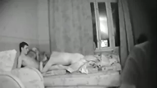 Молодую сучку Voyeur парни пустили по кругу