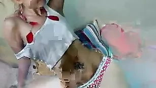 Сексуальная дама sexylovelu показывает худую попку