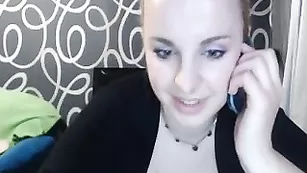 Прекрасная сучка xxhelenaxx ласкает бритую пизду