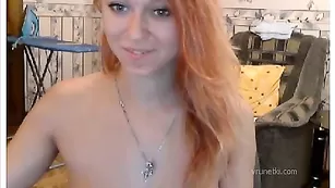 Потрясная девка xyjiurahka дрочит обе дырочки