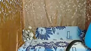 Русская баба V_I_K_A оголила натуральные сиськи