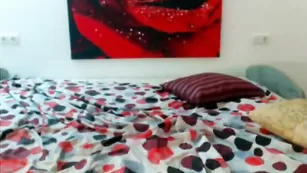 Смазливая девица viviana7 раздевается перед камерой