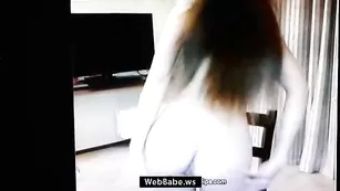 Великолепная дама valensiaxxx танцует и дрочит