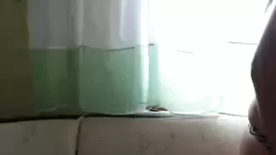 Грудастая самка laura7777 ласкает сосочки пальчиками