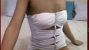 Смазливая блондинка natali666 соблазняет упругой задницей