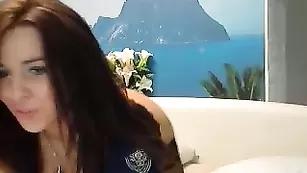 Жаркая курва bagiraelit1 ласкает большие сиськи