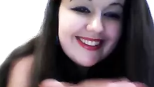 Черноволосая курва Konffetka общается во фри чате