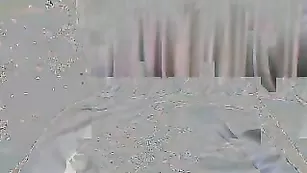 Прелестная телка HeavenlyAnna моется в душе