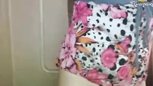 Русская богиня _NATALIA_ ласкает бритые дырочки