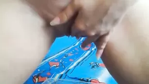 Пикантная телка Jane_Eyre пальчиками дрочит пизду