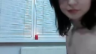 Изумительная кобыла Bantik показывает сексуальное тело