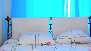 Азиатская сучка SelfishCat клево дрочит вагину