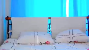 Азиатская сучка SelfishCat клево дрочит вагину