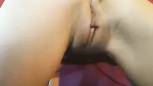 Шальная краля dollinna мастурбирует анал