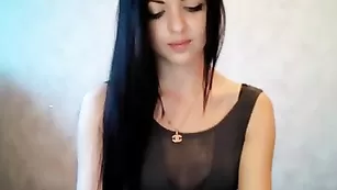 Замечательная курва Bounty ласкает бритые дырочки