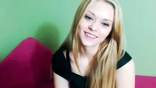 Очаровательная телочка LovelyAngell общается с поклонником