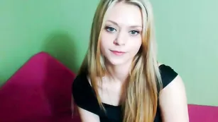 Очаровательная телочка LovelyAngell общается с поклонником