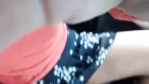 Похотливая сука jesydiamon трахается в машине с дилдо