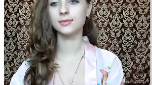 Очаровательная стерва xvioletkaxx общается во фри