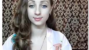 Очаровательная стерва xvioletkaxx общается во фри