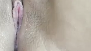 Очкастая пассия TiffanyBoobs наминает вагину