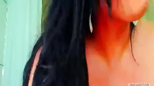 Жаркая брюнетка crazydaisy глубоко отсасывает дилдо