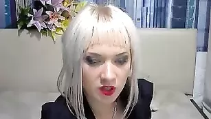 Элитная блонда ЭлинаElita показывает интимные места