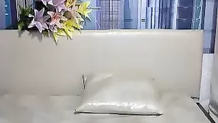 Элитная блонда ЭлинаElita показывает интимные места