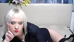 Элитная блонда ЭлинаElita показывает интимные места