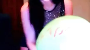 Горячая брюнеточка elenanice общается во фри чате