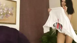 Амбициозная баба Marryann поражает огромными титьками