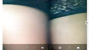 Похотливая сучка amalia69 эротично снимает трусики