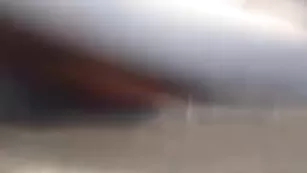 Симпатичная девка KrisElita трахает пизду страпоном