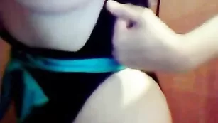 Пикантная барышня kapriz2012 ласкает большие сисечки