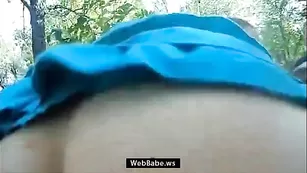 Восхитительная сучка Mareesa ебется в лесу